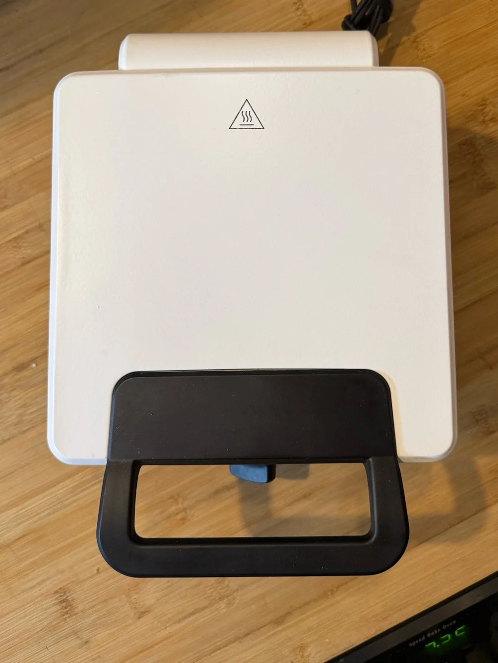 AICOOK 4-Square Belgian Waffle Maker - White